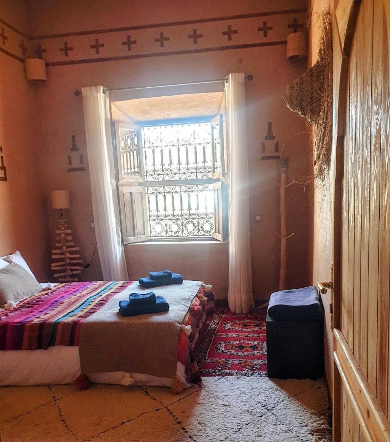 Maison D'Hotes Izza Kelaat-M'Gouna ภายนอก รูปภาพ