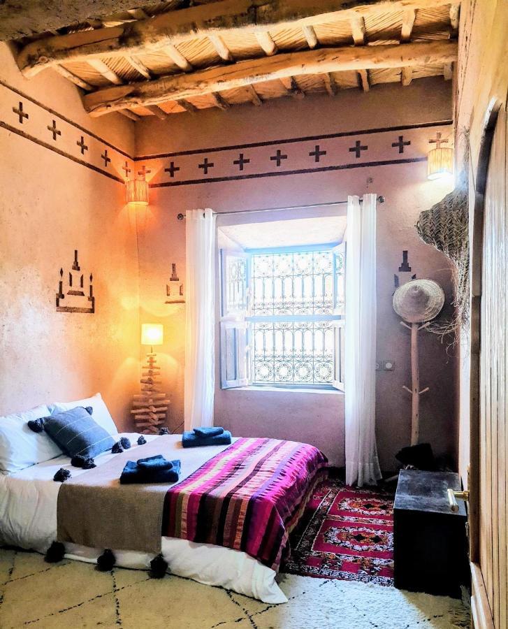 Maison D'Hotes Izza Kelaat-M'Gouna ภายนอก รูปภาพ