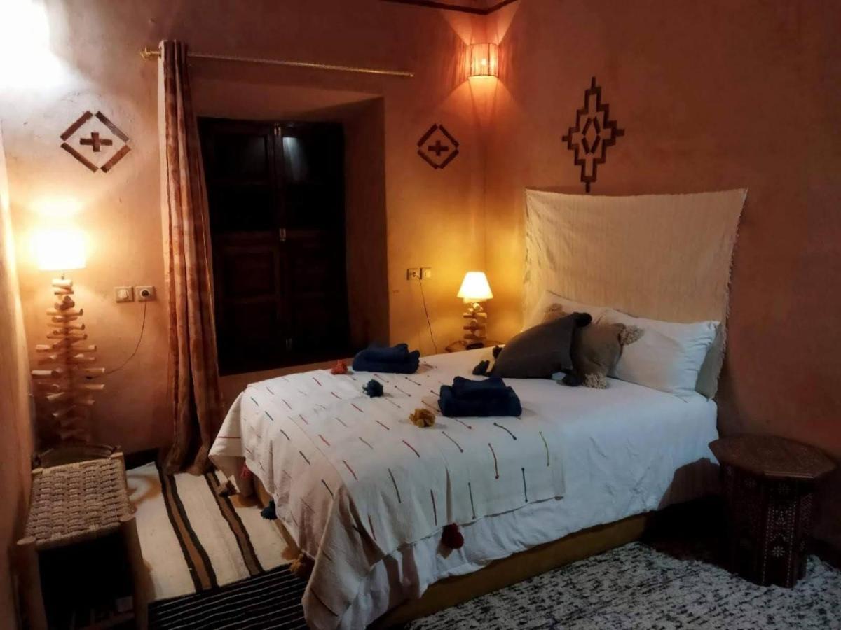 Maison D'Hotes Izza Kelaat-M'Gouna ภายนอก รูปภาพ