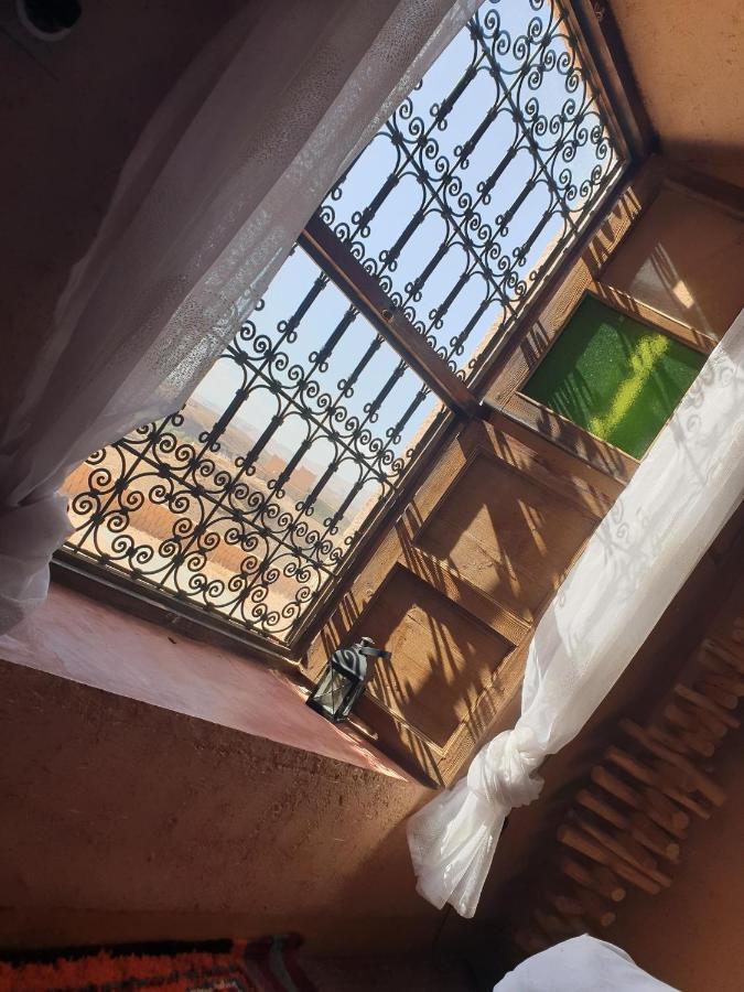 Maison D'Hotes Izza Kelaat-M'Gouna ภายนอก รูปภาพ