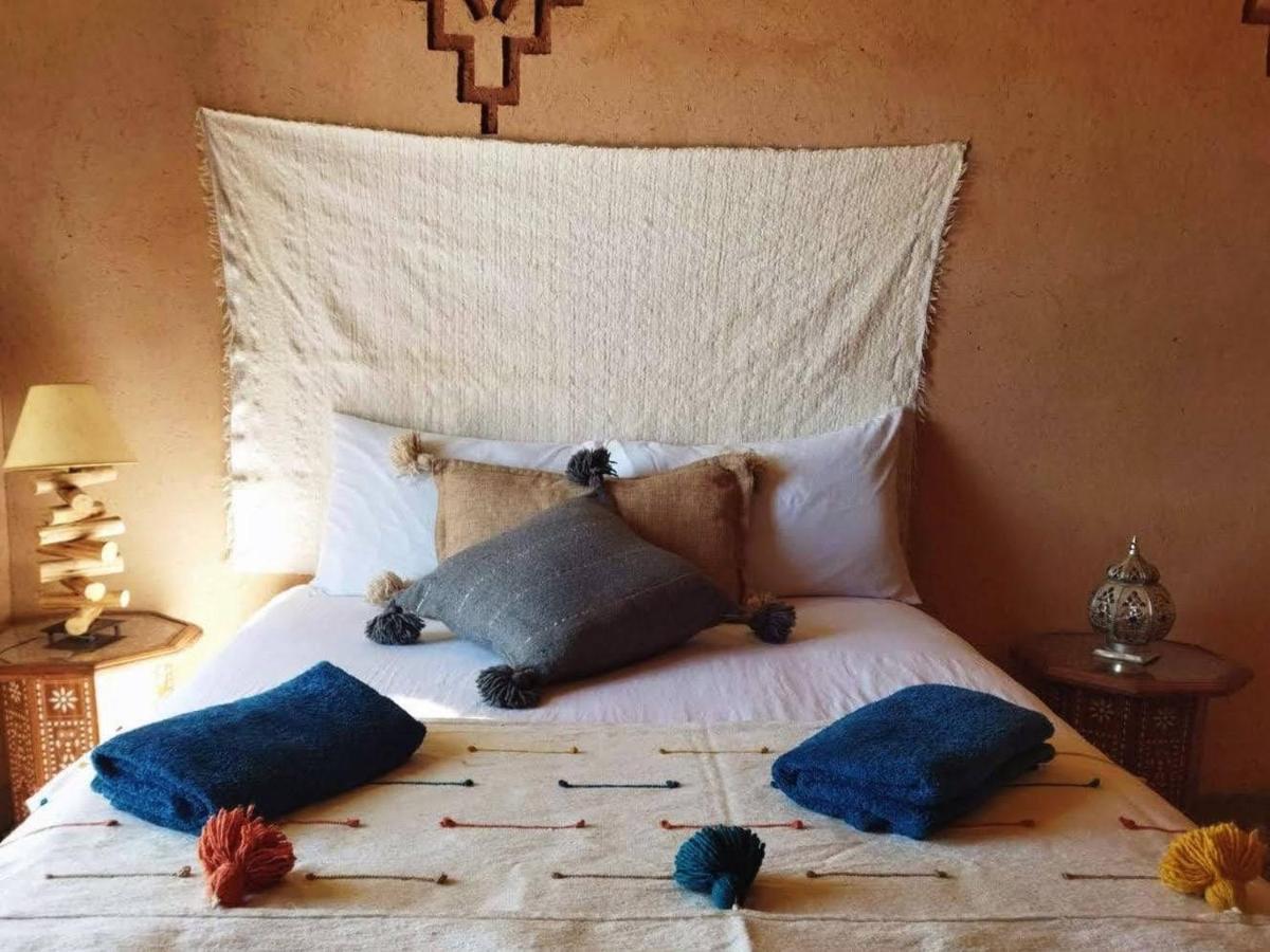 Maison D'Hotes Izza Kelaat-M'Gouna ภายนอก รูปภาพ