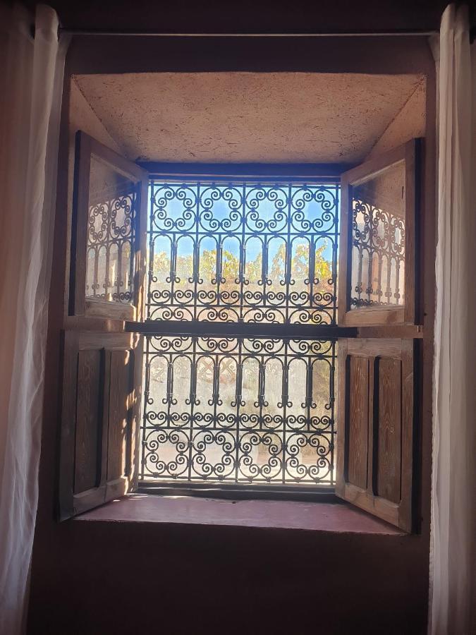 Maison D'Hotes Izza Kelaat-M'Gouna ภายนอก รูปภาพ
