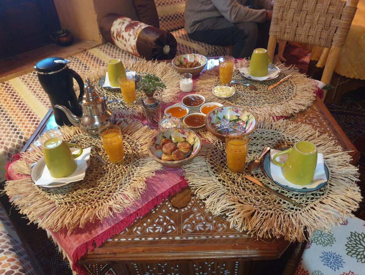 Maison D'Hotes Izza Kelaat-M'Gouna ภายนอก รูปภาพ