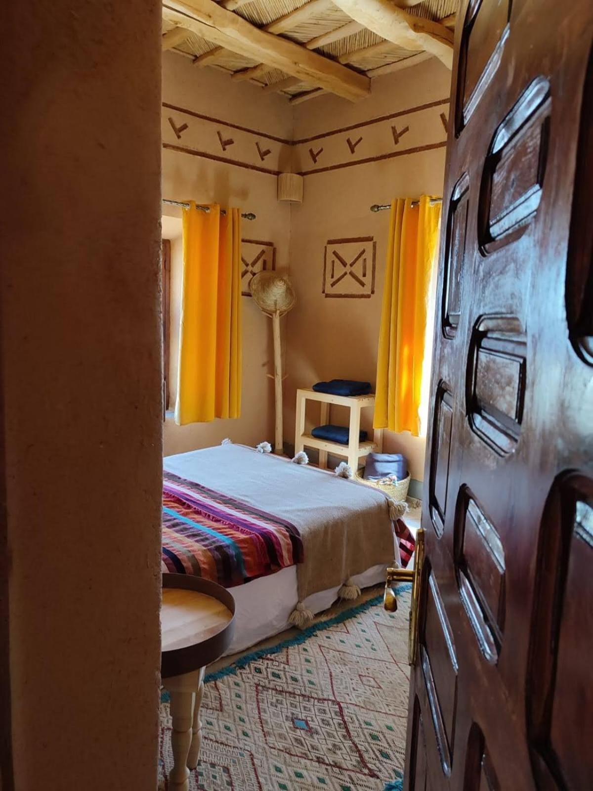 Maison D'Hotes Izza Kelaat-M'Gouna ภายนอก รูปภาพ
