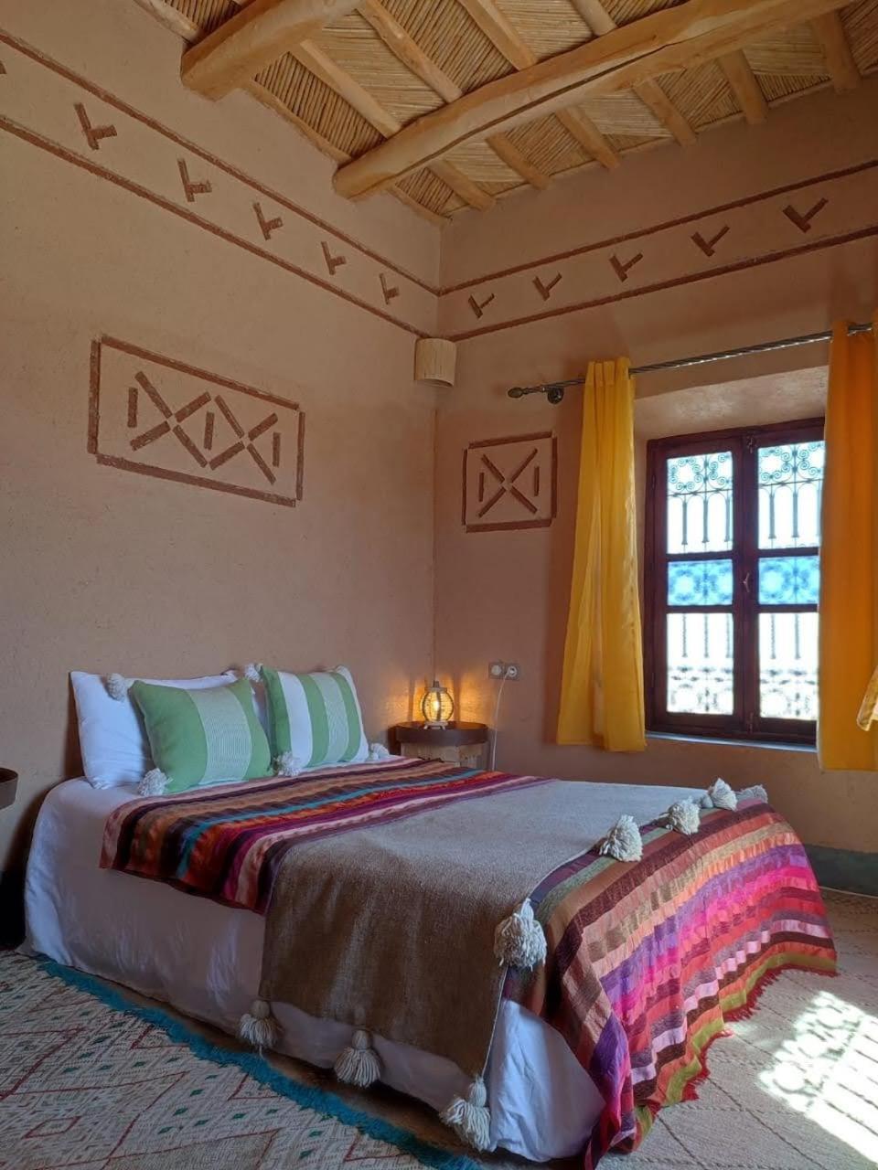 Maison D'Hotes Izza Kelaat-M'Gouna ภายนอก รูปภาพ