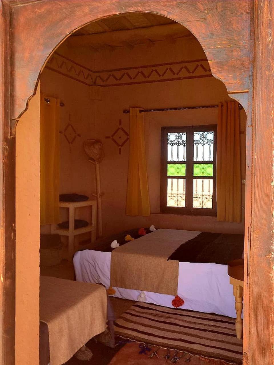 Maison D'Hotes Izza Kelaat-M'Gouna ภายนอก รูปภาพ