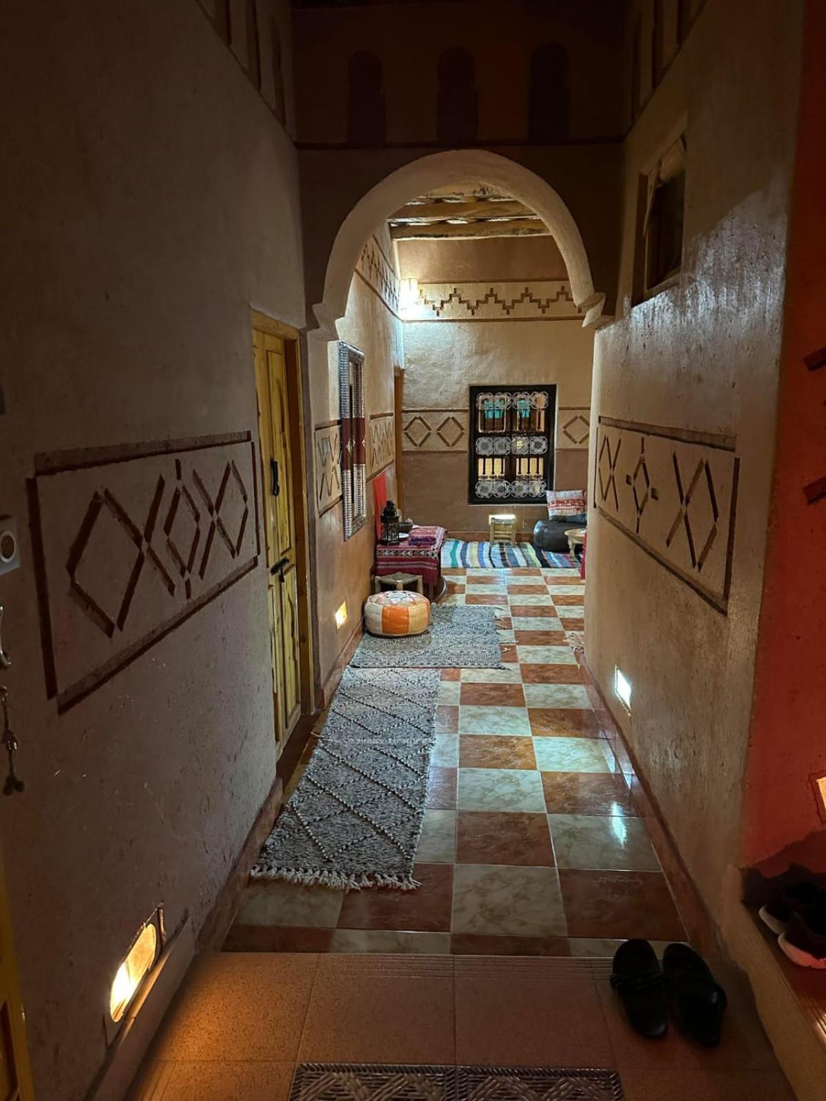 Maison D'Hotes Izza Kelaat-M'Gouna ภายนอก รูปภาพ