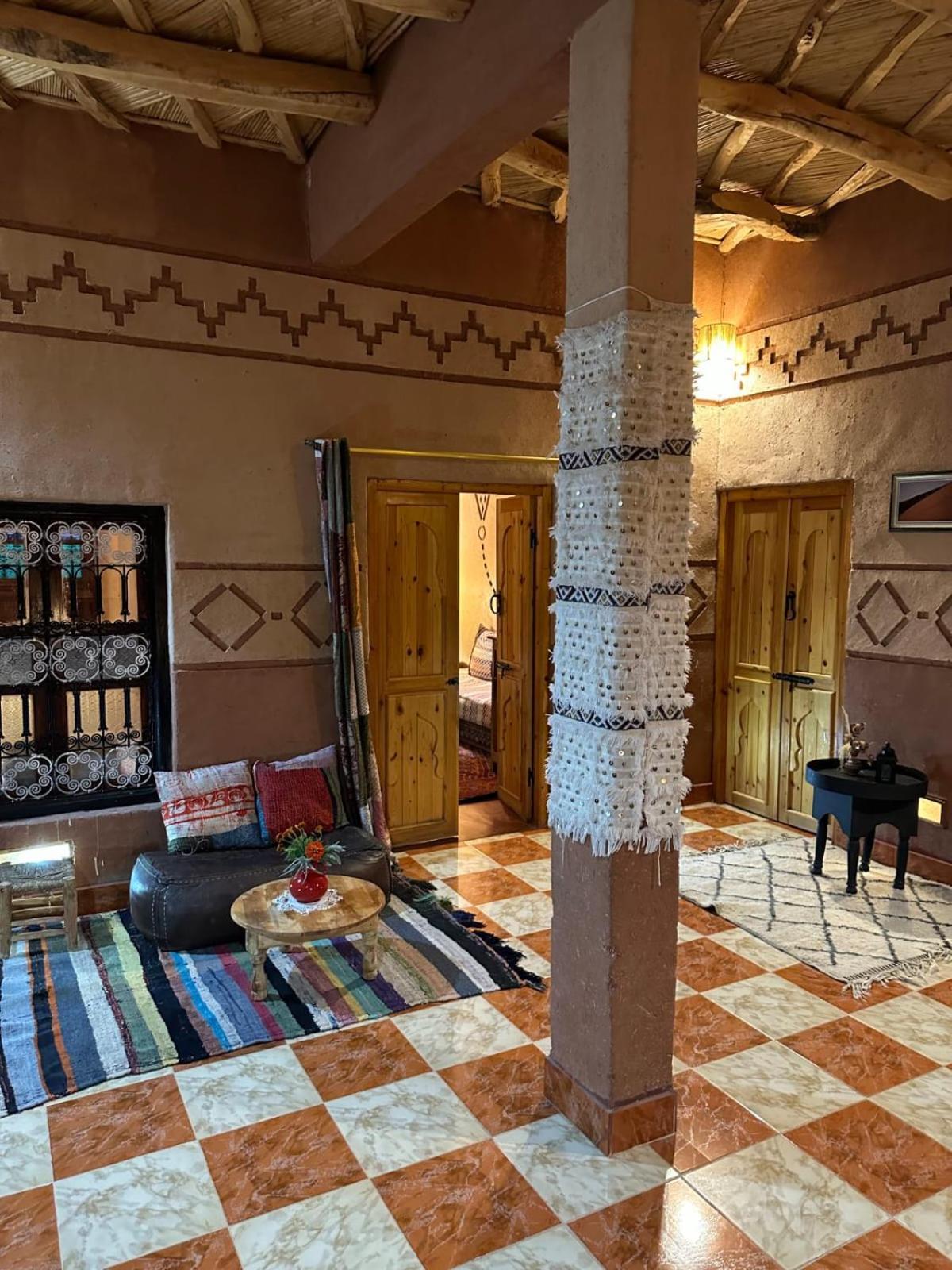 Maison D'Hotes Izza Kelaat-M'Gouna ภายนอก รูปภาพ