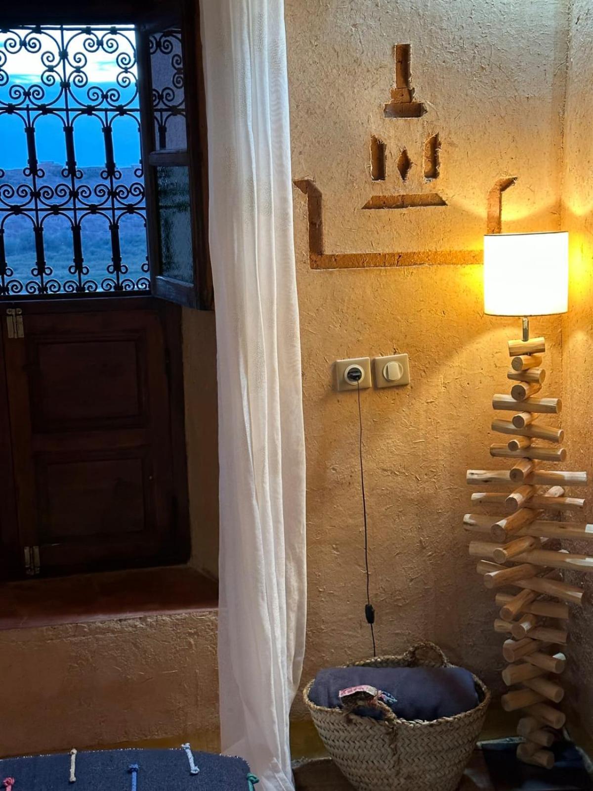 Maison D'Hotes Izza Kelaat-M'Gouna ภายนอก รูปภาพ