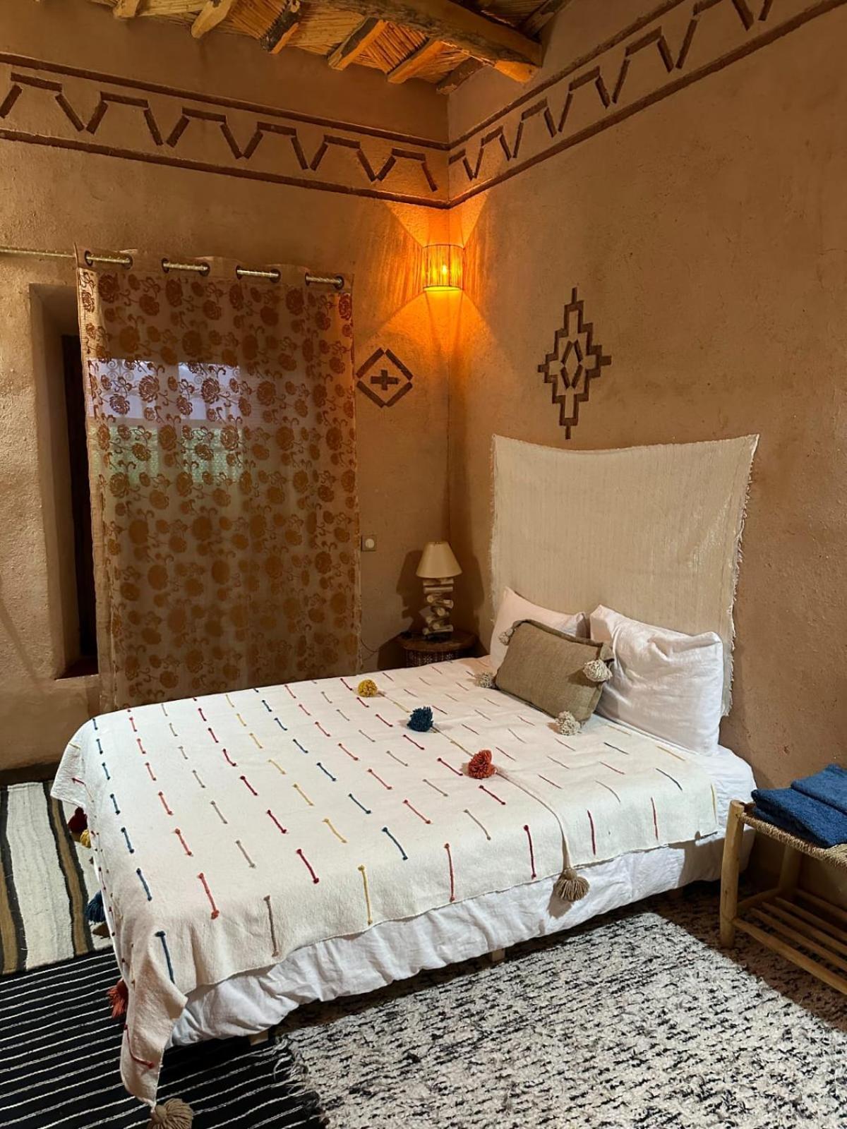 Maison D'Hotes Izza Kelaat-M'Gouna ภายนอก รูปภาพ